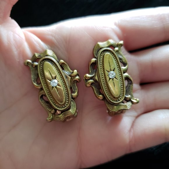 Stunning VTG Clip-on Earrings with Gem in the Centre - Picture 9 of 9